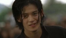 小栗旬被爆料道歉视频,直面争议，勇敢承担责任